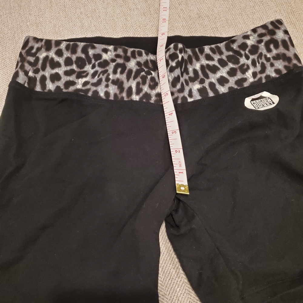 Brand new Victoria's Secret PINK yoga shorts Small - Picture 12 of 13